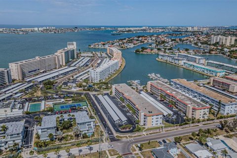 Condominio en venta en Gulfport, Florida, 2 dormitorios, 104.05 m2 № 2116570 - foto 18