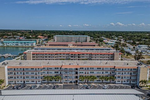 Condominio en venta en Gulfport, Florida, 2 dormitorios, 104.05 m2 № 2116570 - foto 6