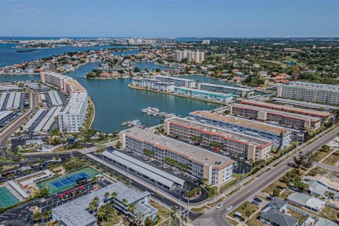 Condominio en venta en Gulfport, Florida, 2 dormitorios, 104.05 m2 № 2116570 - foto 17