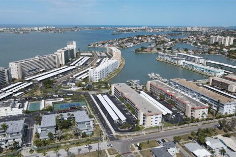 Condominio en venta en Gulfport, Florida, 2 dormitorios, 104.05 m2 № 2116570 - foto 28