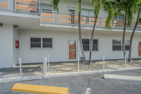 Condominio en venta en Gulfport, Florida, 2 dormitorios, 104.05 m2 № 2116570 - foto 2