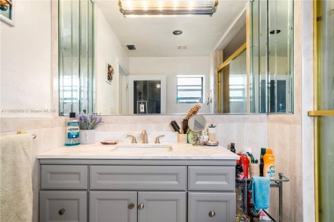 House in Pompano Beach, Florida 3 bedrooms, 150.87 sq.m. № 1963514 - photo 23