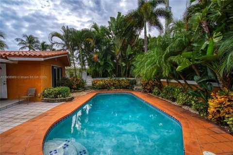 House in Pompano Beach, Florida 3 bedrooms, 150.87 sq.m. № 1963514 - photo 29