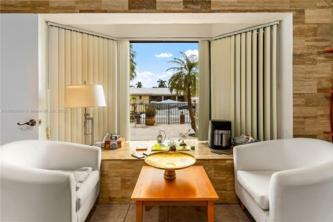 House in Pompano Beach, Florida 3 bedrooms, 150.87 sq.m. № 1963514 - photo 13