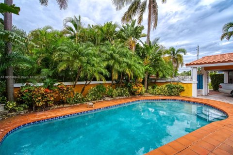 House in Pompano Beach, Florida 3 bedrooms, 150.87 sq.m. № 1963514 - photo 30