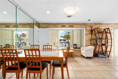 House in Pompano Beach, Florida 3 bedrooms, 150.87 sq.m. № 1963514 - photo 6