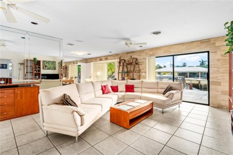 House in Pompano Beach, Florida 3 bedrooms, 150.87 sq.m. № 1963514 - photo 8