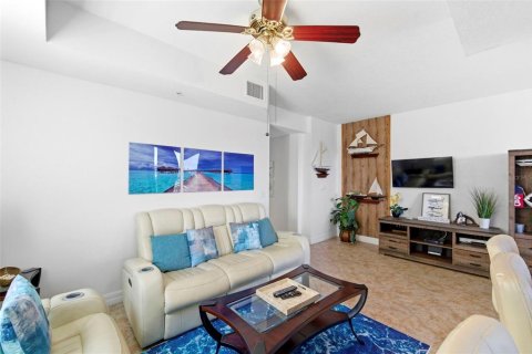 Townhouse in Ruskin, Florida 3 bedrooms, 147.99 sq.m. № 2212005 - photo 8