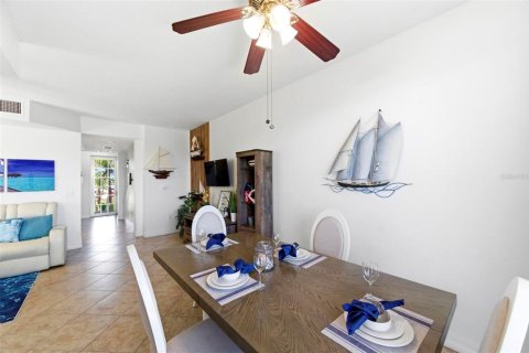 Townhouse in Ruskin, Florida 3 bedrooms, 147.99 sq.m. № 2212005 - photo 11