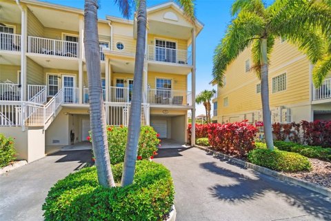 Townhouse in Ruskin, Florida 3 bedrooms, 147.99 sq.m. № 2212005 - photo 2