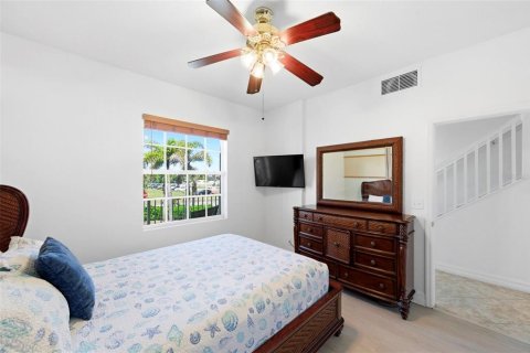 Townhouse in Ruskin, Florida 3 bedrooms, 147.99 sq.m. № 2212005 - photo 5