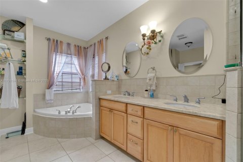 House in Homestead, Florida 4 bedrooms, 284.93 sq.m. № 1863616 - photo 23