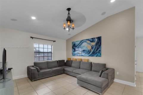 House in Homestead, Florida 4 bedrooms, 284.93 sq.m. № 1863616 - photo 15