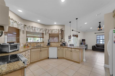 House in Homestead, Florida 4 bedrooms, 284.93 sq.m. № 1863616 - photo 11
