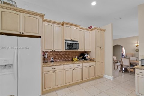 House in Homestead, Florida 4 bedrooms, 284.93 sq.m. № 1863616 - photo 13