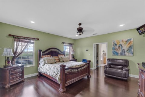 House in Homestead, Florida 4 bedrooms, 284.93 sq.m. № 1863616 - photo 18