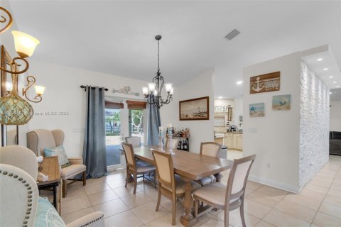 House in Homestead, Florida 4 bedrooms, 284.93 sq.m. № 1863616 - photo 9