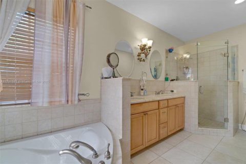 House in Homestead, Florida 4 bedrooms, 284.93 sq.m. № 1863616 - photo 22