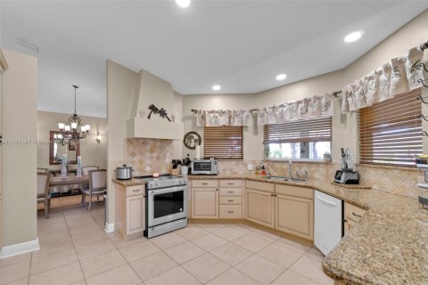House in Homestead, Florida 4 bedrooms, 284.93 sq.m. № 1863616 - photo 12