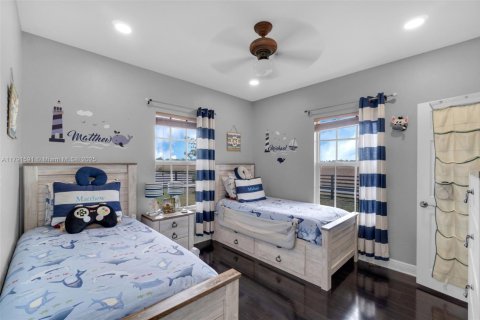 House in Homestead, Florida 4 bedrooms, 284.93 sq.m. № 1863616 - photo 24