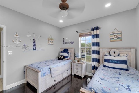 House in Homestead, Florida 4 bedrooms, 284.93 sq.m. № 1863616 - photo 25