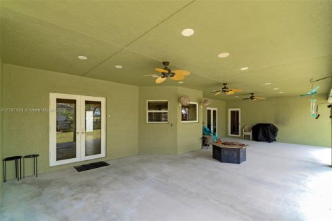 House in Homestead, Florida 4 bedrooms, 284.93 sq.m. № 1863616 - photo 30