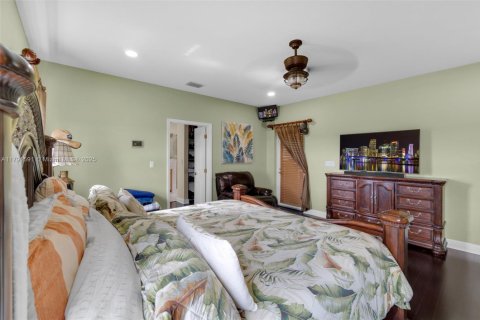 House in Homestead, Florida 4 bedrooms, 284.93 sq.m. № 1863616 - photo 20