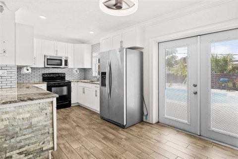 Villa ou maison à vendre à Cocoa, Floride: 3 chambres, 99.03 m2 № 2259298 - photo 14