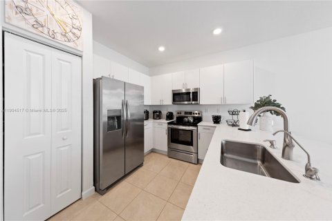 Touwnhouse à vendre à Homestead, Floride: 3 chambres, 129.41 m2 № 2059647 - photo 4