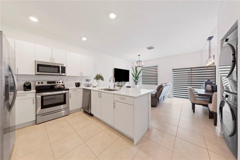 Touwnhouse à vendre à Homestead, Floride: 3 chambres, 129.41 m2 № 2059647 - photo 3