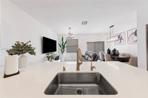 Touwnhouse à vendre à Homestead, Floride: 3 chambres, 129.41 m2 № 2059647 - photo 5