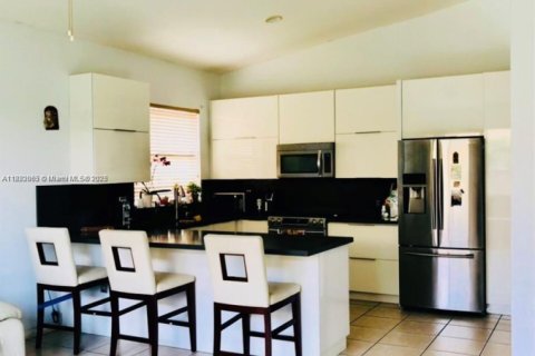 Villa ou maison à louer à Miami, Floride: 4 chambres, 221.29 m2 № 1924842 - photo 5