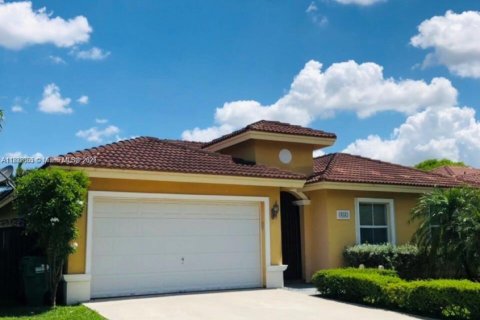 Villa ou maison à louer à Miami, Floride: 4 chambres, 221.29 m2 № 1924842 - photo 1