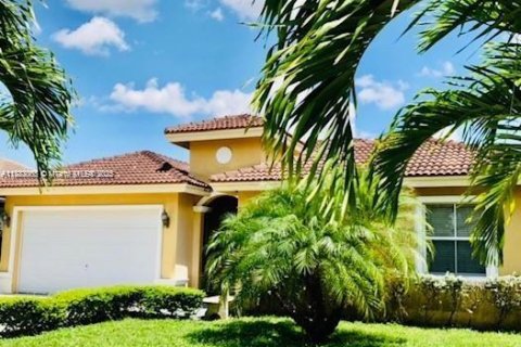 Villa ou maison à louer à Miami, Floride: 4 chambres, 221.29 m2 № 1924842 - photo 2