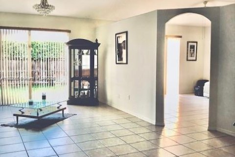 Villa ou maison à louer à Miami, Floride: 4 chambres, 221.29 m2 № 1924842 - photo 4