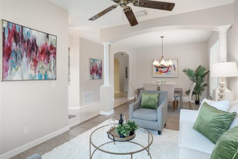 House in Oviedo, Florida 4 bedrooms, 196.4 sq.m. № 1915665 - photo 6