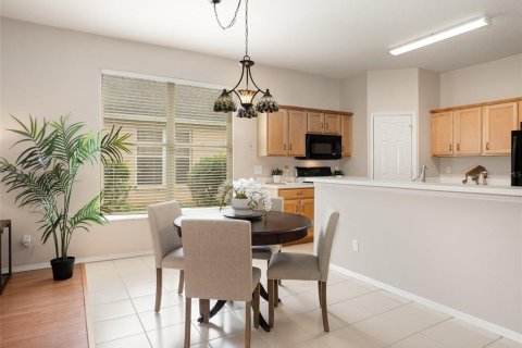 House in Oviedo, Florida 4 bedrooms, 196.4 sq.m. № 1915665 - photo 10