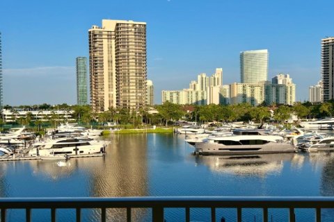 Condominio en alquiler en Aventura, Florida, 2 dormitorios, 109.62 m2 № 1934698 - foto 1