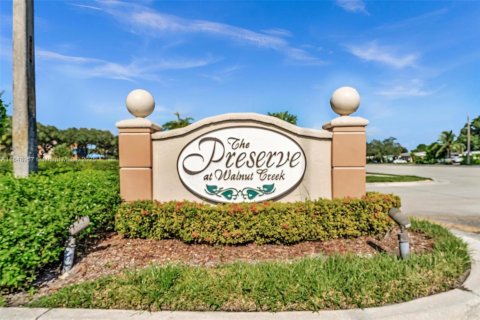 Copropriété à louer à Pembroke Pines, Floride: 2 chambres, 75.72 m2 № 1852069 - photo 1