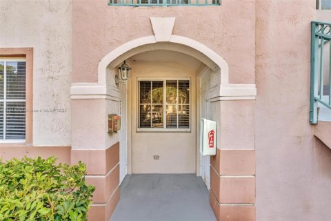 Copropriété à louer à Pembroke Pines, Floride: 2 chambres, 75.72 m2 № 1852069 - photo 3