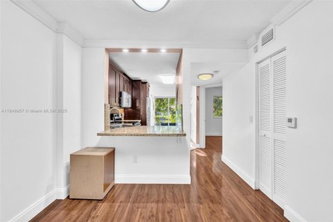 Copropriété à louer à Pembroke Pines, Floride: 2 chambres, 75.72 m2 № 1852069 - photo 10