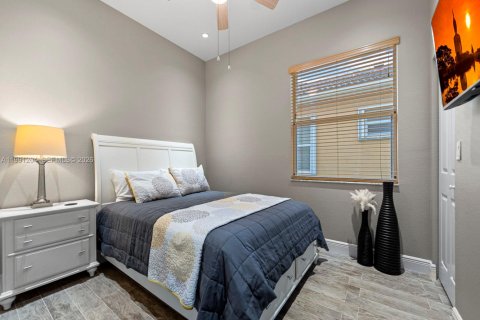 House in Homestead, Florida 4 bedrooms, 197.14 sq.m. № 2057470 - photo 24