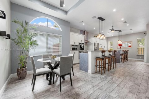 House in Homestead, Florida 4 bedrooms, 197.14 sq.m. № 2057470 - photo 12