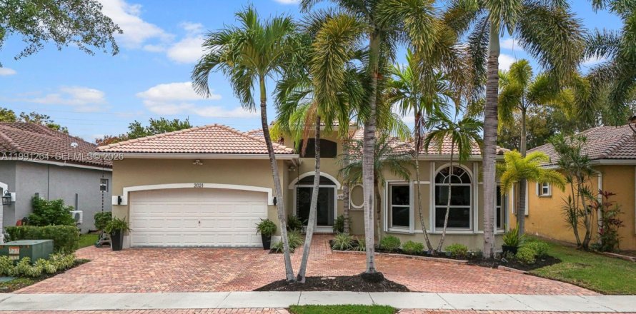 House in Homestead, Florida 4 bedrooms, 197.14 sq.m. № 2057470