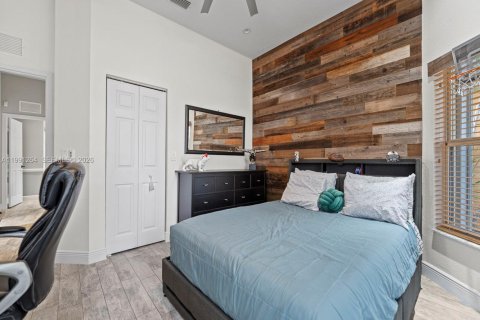 House in Homestead, Florida 4 bedrooms, 197.14 sq.m. № 2057470 - photo 23