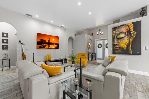 House in Homestead, Florida 4 bedrooms, 197.14 sq.m. № 2057470 - photo 11