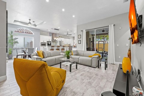 House in Homestead, Florida 4 bedrooms, 197.14 sq.m. № 2057470 - photo 4