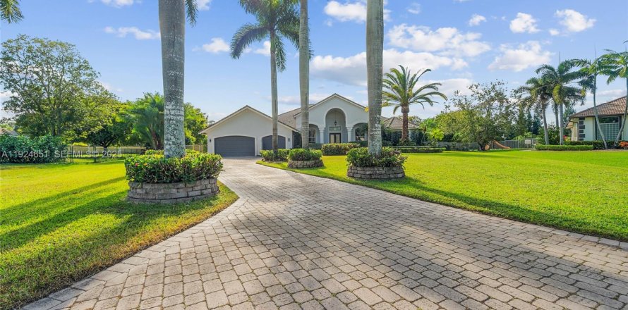 Дом в Дейви, Флорида 4 спальни, 374.02м2 № 1994441