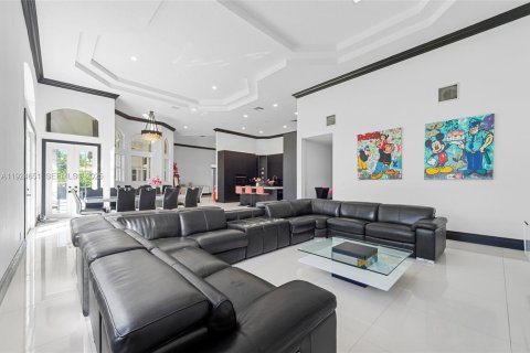 Купить виллу или дом в Дейви, Флорида 4 спальни, 374.02м2, № 1994441 - фото 17