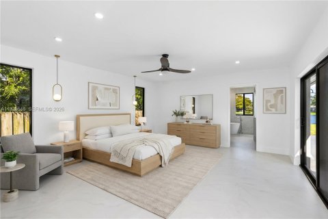 House in Miami, Florida 4 bedrooms, 270.53 sq.m. № 2077834 - photo 7